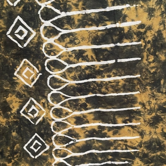 NWT gold, gray and white sarong with fringe. One size. - Picture 3 of 9